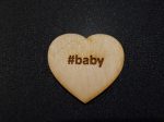  Hashtag "#baby" feliratú szív, 5,4x4,9cm